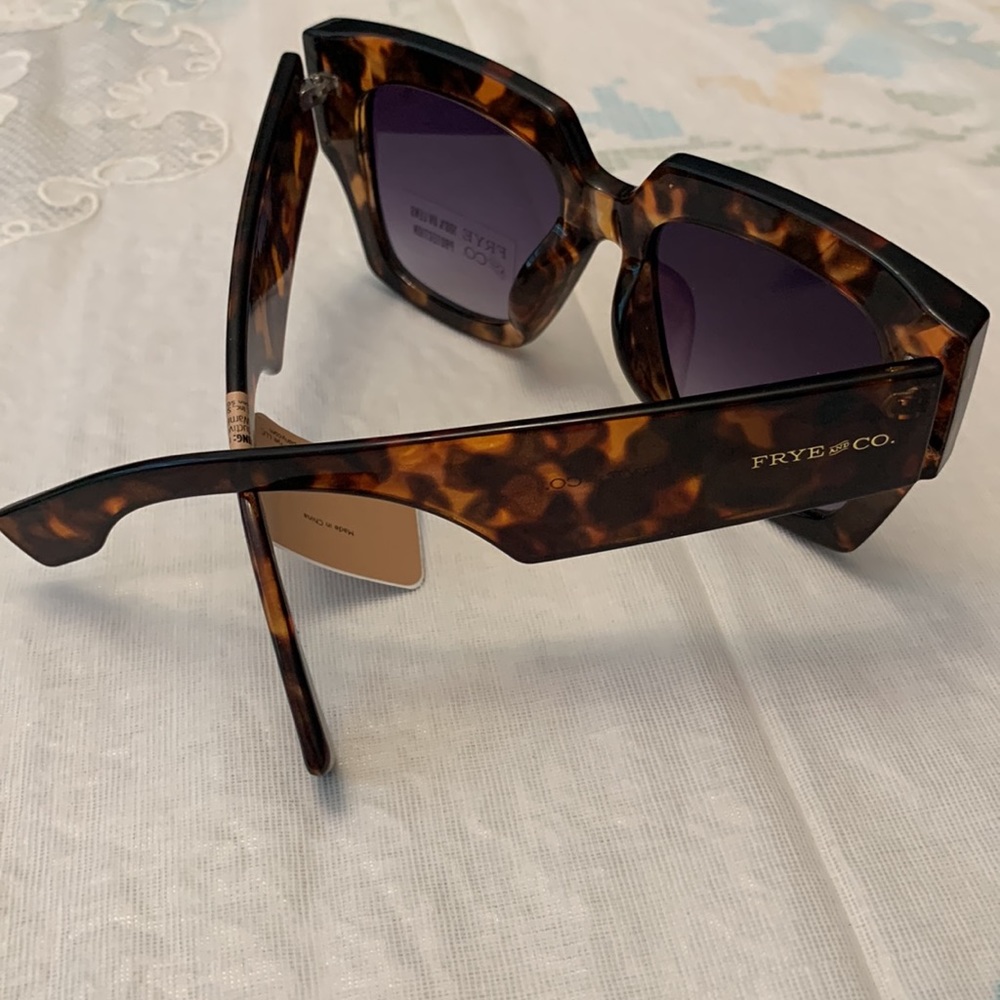 Frye and Co. Tortoise Sunglasses - Picture 8 of 17